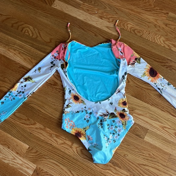 Agua Bendita Clara Sunshower One Piece Swimsuit Rash Guard Size Medium New - Picture 11 of 16